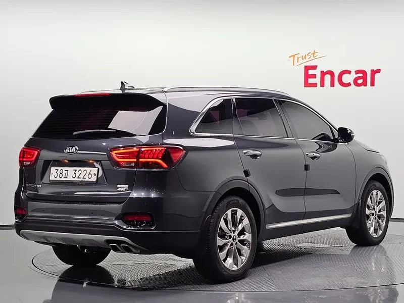Kia Sorento 2.2 CRDI 4WD - САМО 30% АВАНС, снимка 2 - Автомобили и джипове - 56017226