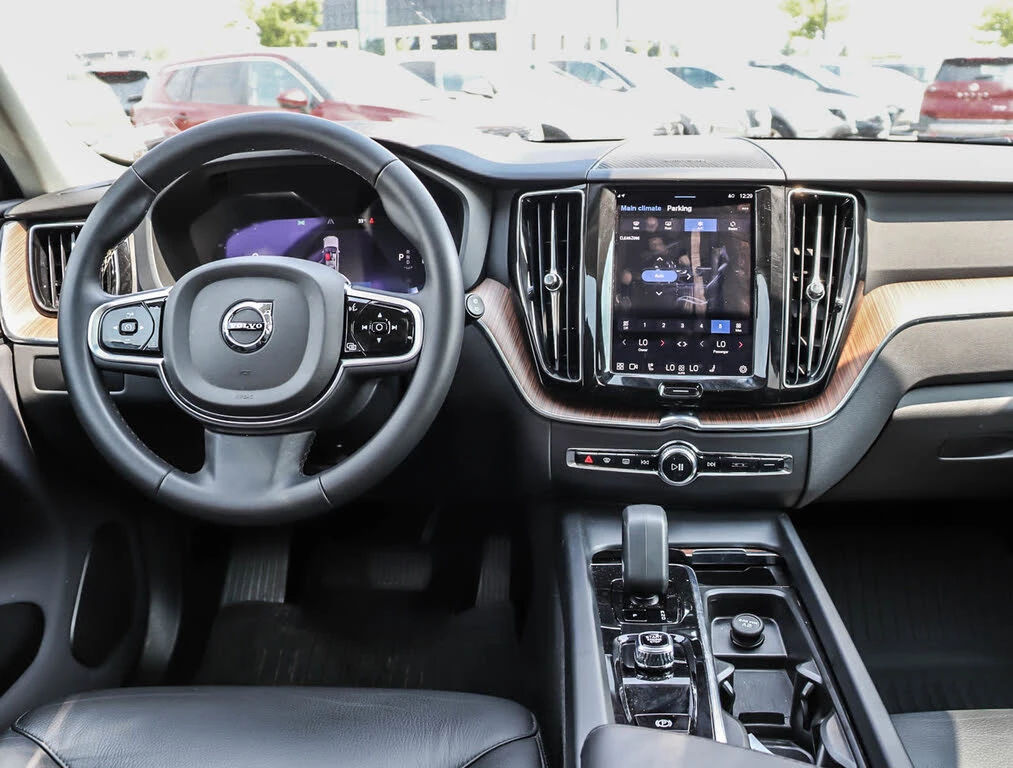 Volvo XC60 B5 Plus* AWD* АвтоКредит* (ЦЕНА ДО БГ), снимка 10 - Автомобили и джипове - 53724287