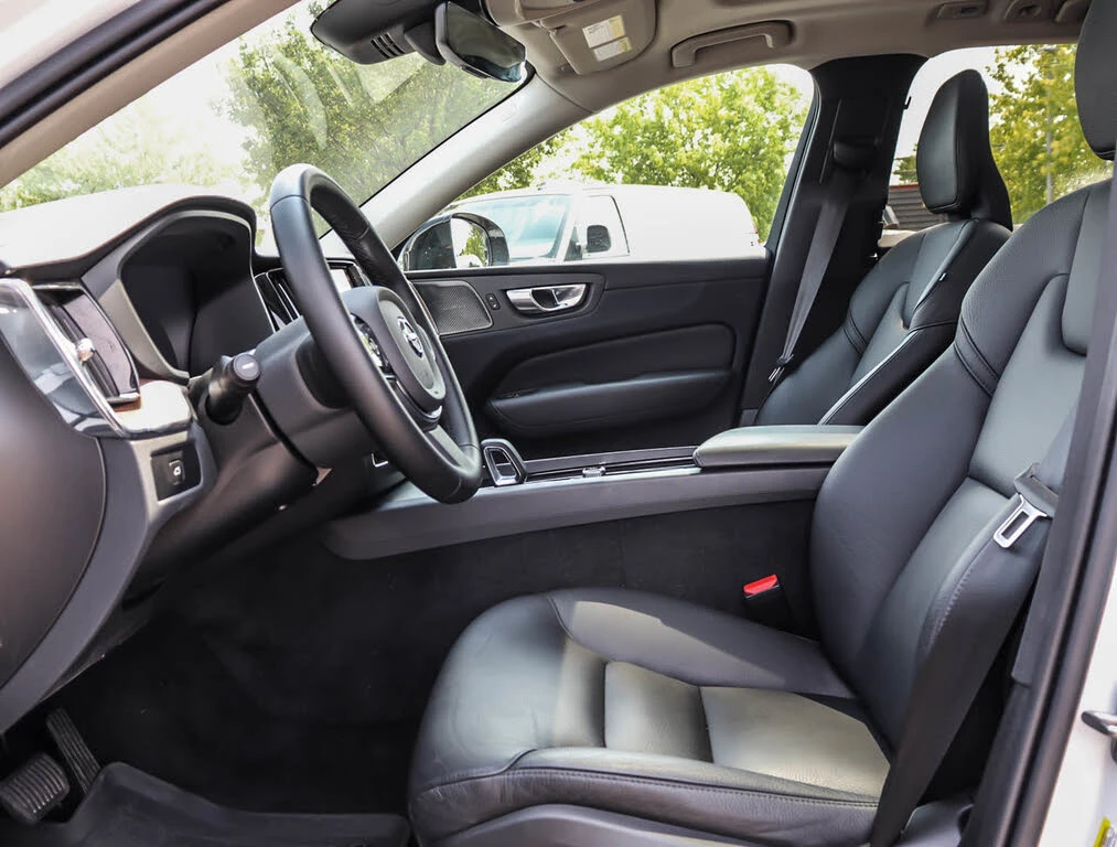 Volvo XC60 B5 Plus* AWD* АвтоКредит* (ЦЕНА ДО БГ), снимка 15 - Автомобили и джипове - 53724287