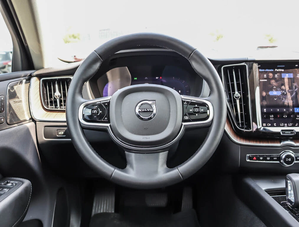 Volvo XC60 B5 Plus* AWD* АвтоКредит* (ЦЕНА ДО БГ), снимка 8 - Автомобили и джипове - 53724287