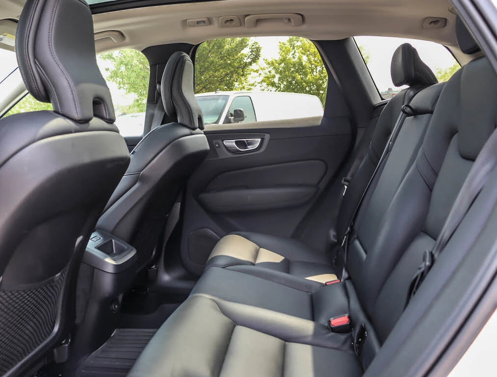 Volvo XC60 B5 Plus* AWD* АвтоКредит* (ЦЕНА ДО БГ), снимка 16 - Автомобили и джипове - 53724287