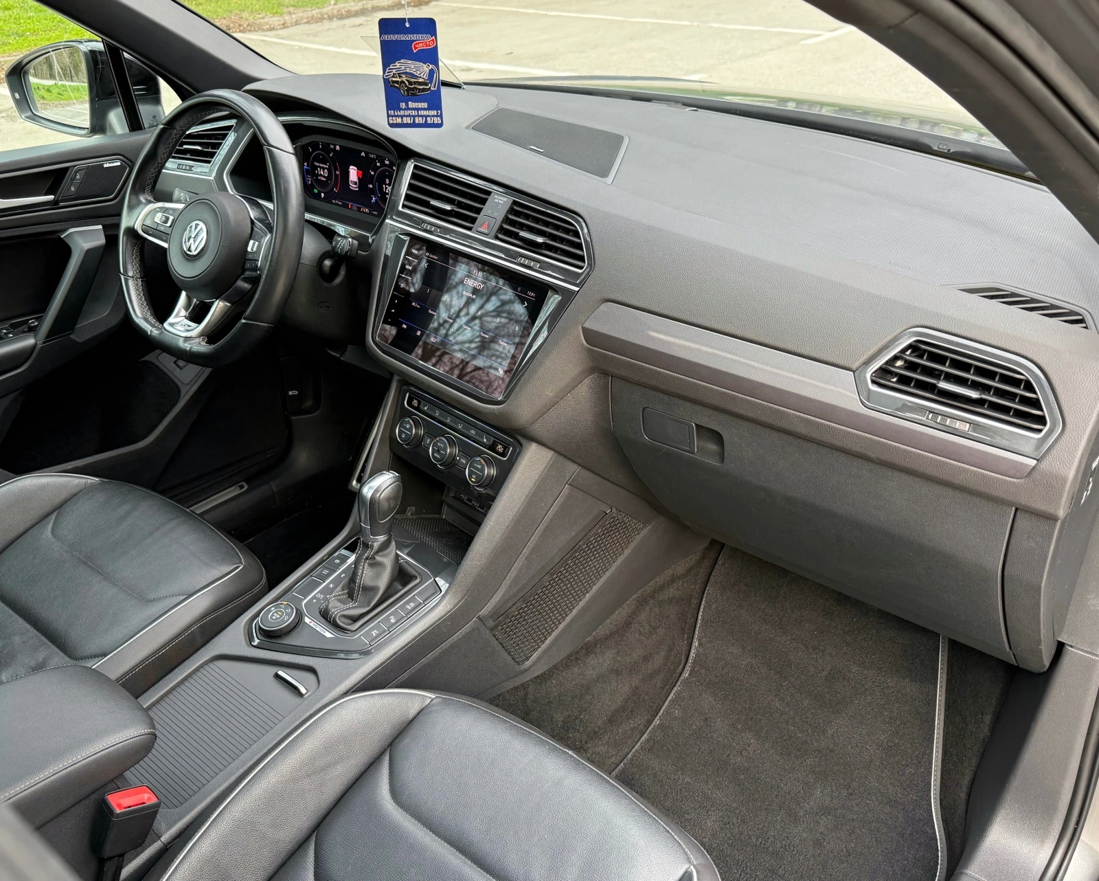 VW Tiguan 2.0TDI* 4MOTION* R-LINE* PANO* CAM* ТЕГЛИЧ* ПЕЧКА*, снимка 8 - Автомобили и джипове - 53968591