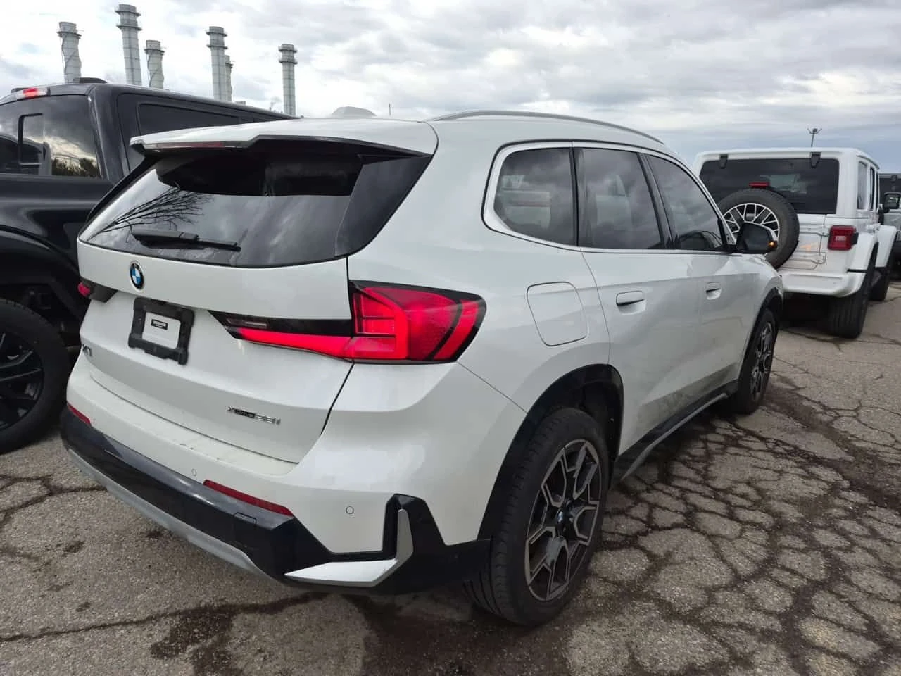 BMW X1 XDRIVE * FULL M PACK* ДИСТРОНИК* АМБИЕНТНО* HEAD U, снимка 3 - Автомобили и джипове - 54605059