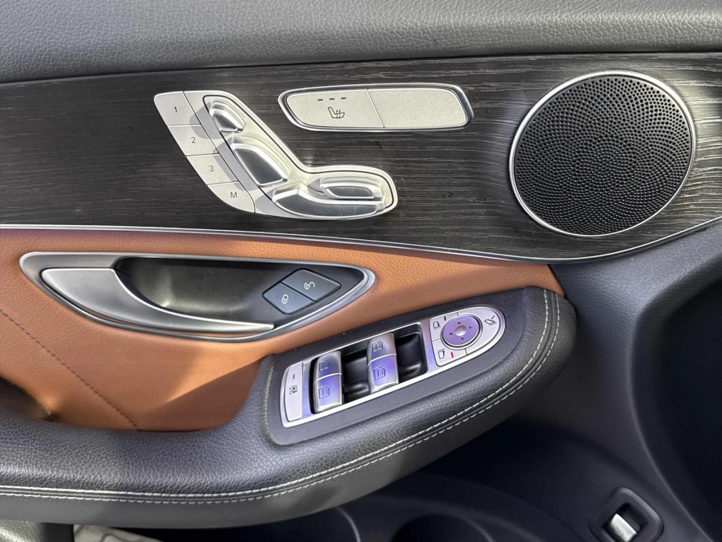 Mercedes-Benz GLC 300 AMG-pack* 360* Keyless* Digital* Подгрев, снимка 9 - Автомобили и джипове - 56342417