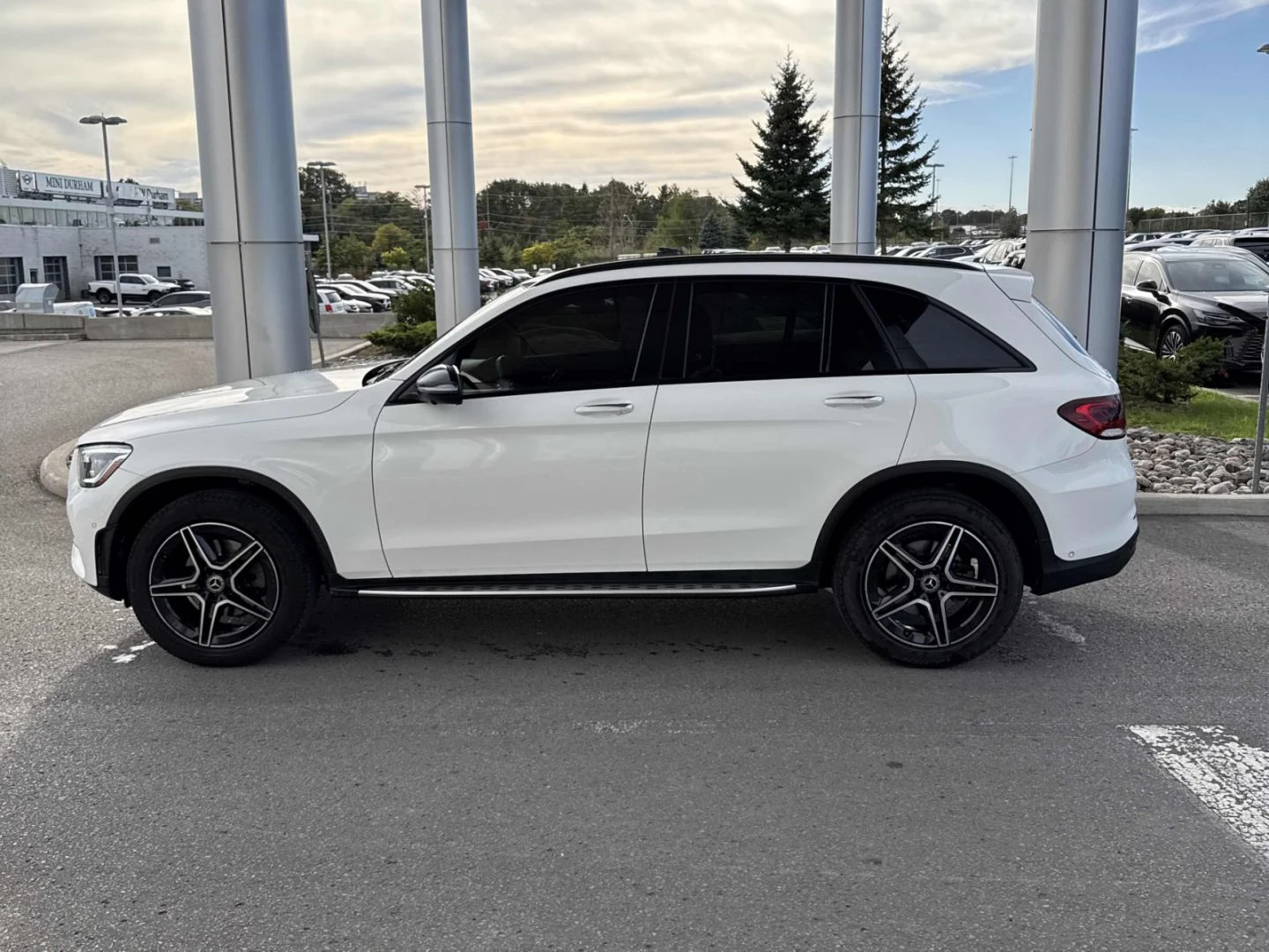 Mercedes-Benz GLC 300 AMG-pack* 360* Keyless* Digital* Подгрев, снимка 3 - Автомобили и джипове - 56342417