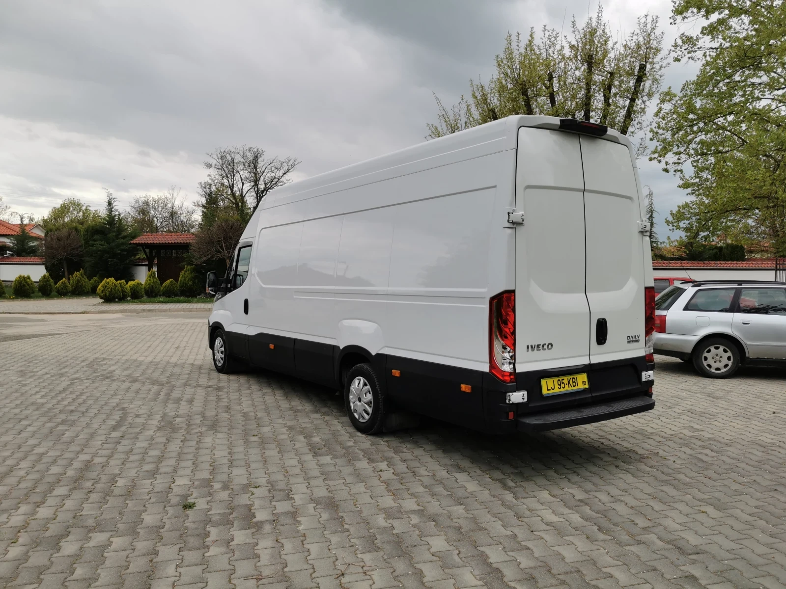 Iveco Daily 35S18 Hi Matic, снимка 4 - Бусове и автобуси - 54371369