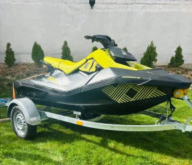 Джет Bombardier Sea Doo Sea-Doo Spark 3up, снимка 1 - Воден транспорт - 47462209