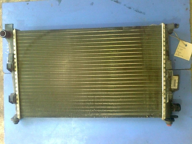 радиатор воден за Мерцедес A160 (сив) 