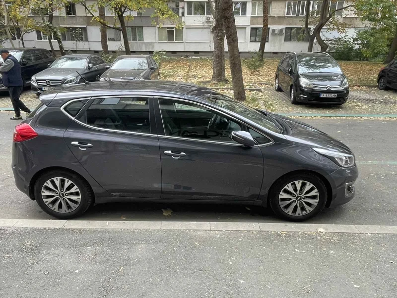 Kia Ceed, снимка 8 - Автомобили и джипове - 47995675