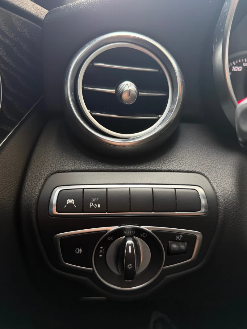 Mercedes-Benz C 220 AMG Line/Keyless/Pano/Carplay, снимка 11 - Автомобили и джипове - 53177539