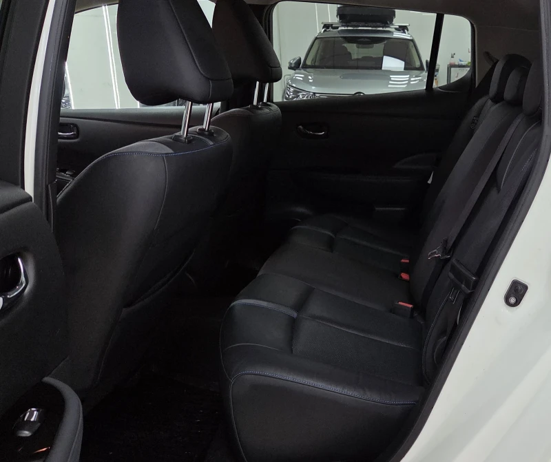 Nissan Leaf  62KWh/TEKNA/ЗАВЕРЕНА СЕРВИЗНА КНИЖКА, снимка 8 - Автомобили и джипове - 53214332