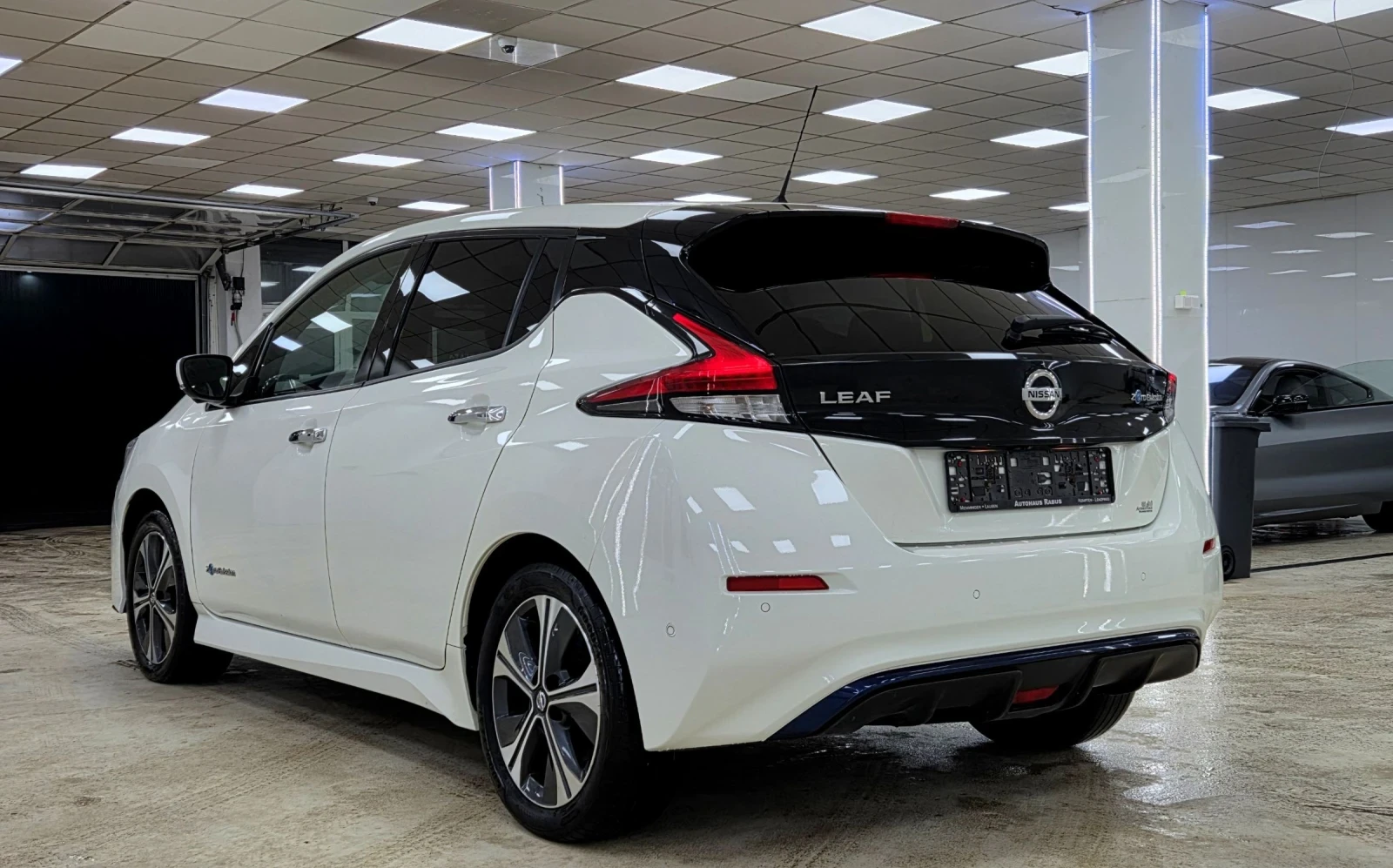 Nissan Leaf  62KWh/TEKNA/ЗАВЕРЕНА СЕРВИЗНА КНИЖКА - изображение 4