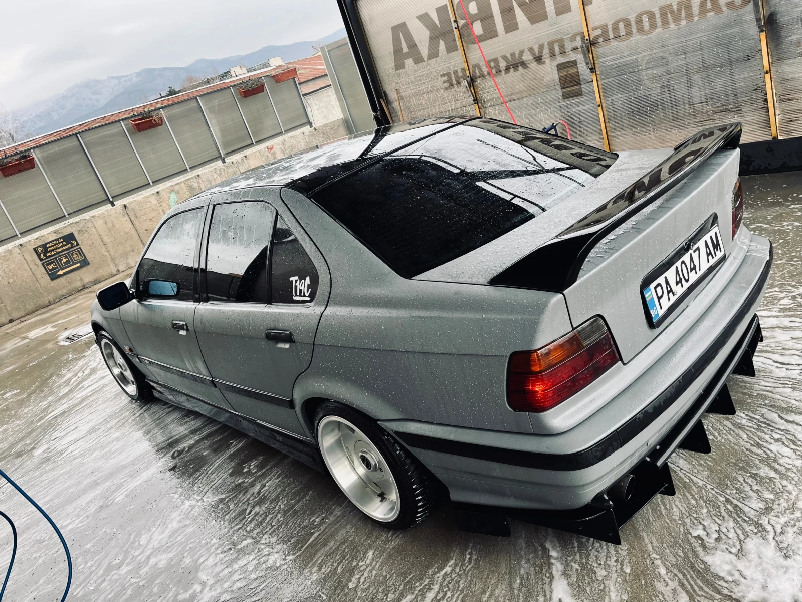 BMW 318  - изображение 10