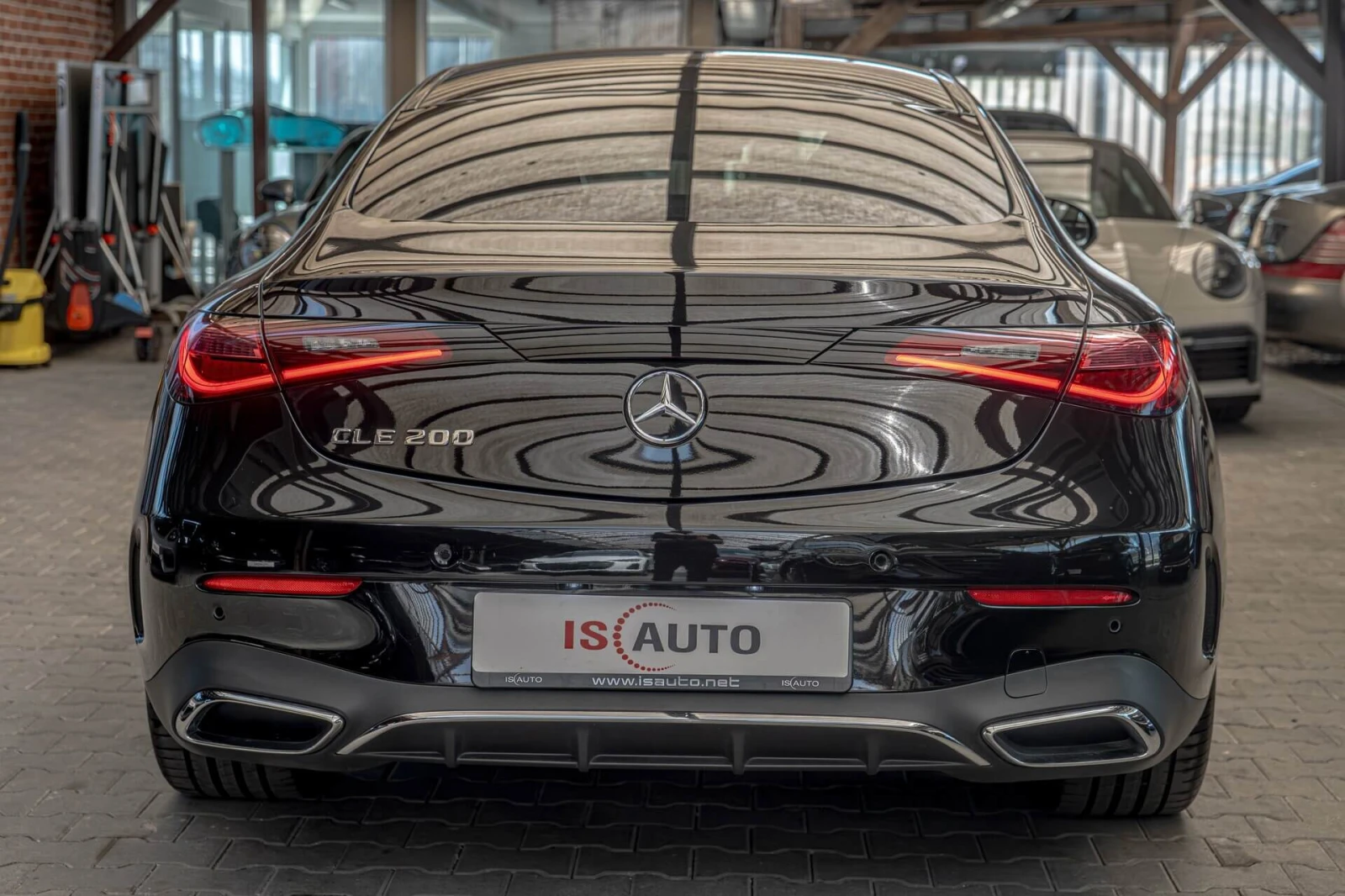 Mercedes-Benz CLE 200/AMG/Advanced plus/Камера/Digital Light/MBUX, снимка 4 - Автомобили и джипове - 53841424