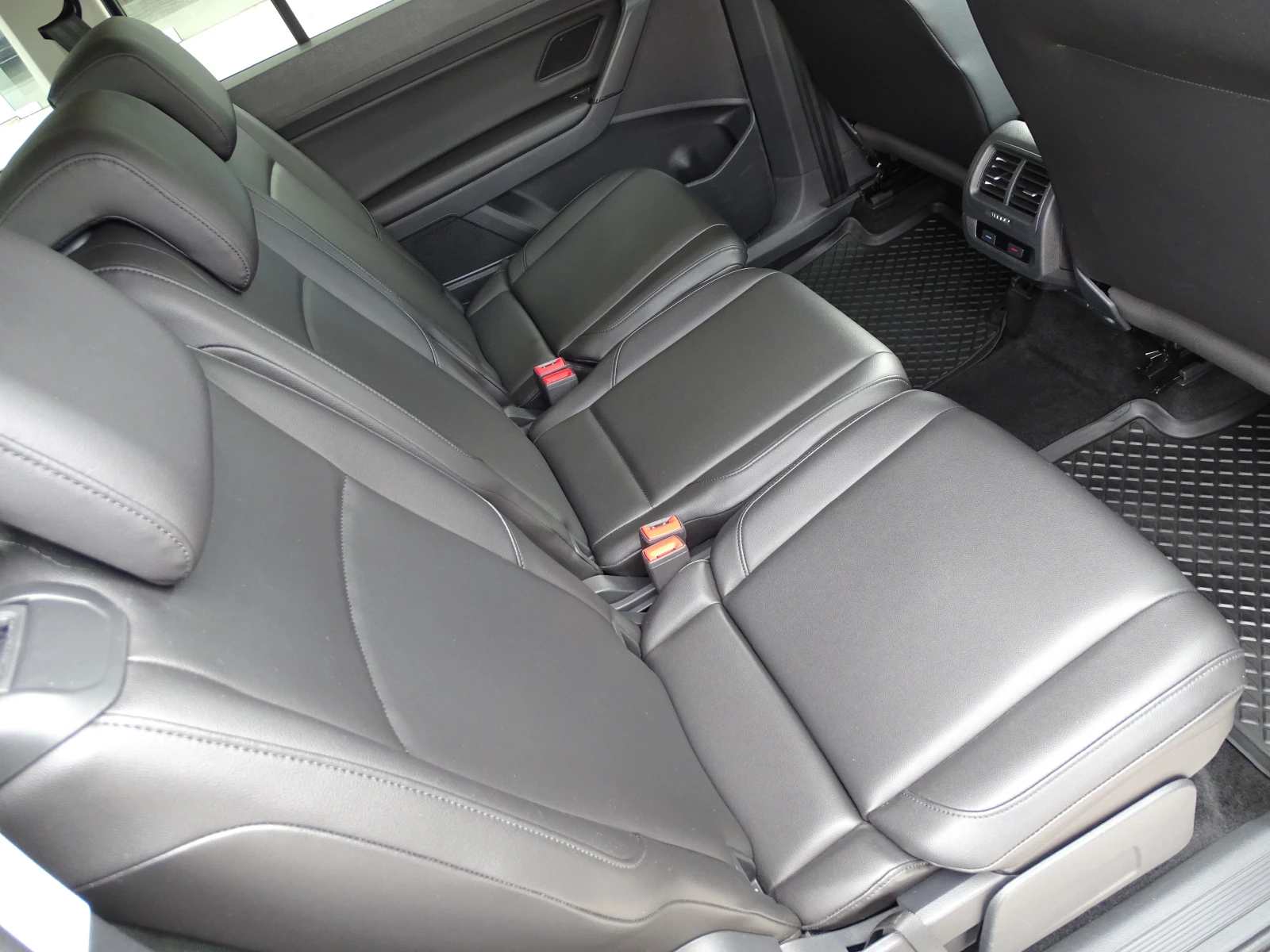 VW Touran FACELIFT_2.0TDI_7 Местен_150 Коня_* , снимка 13 - Автомобили и джипове - 54089752