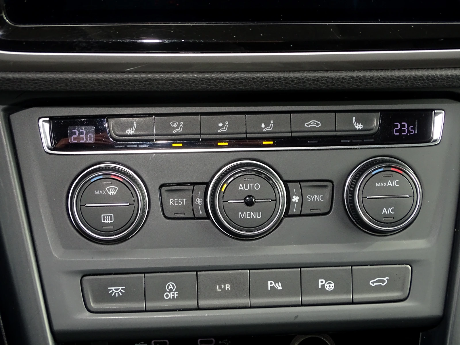 VW Touran FACELIFT_2.0TDI_7 Местен_150 Коня_* , снимка 16 - Автомобили и джипове - 54089752