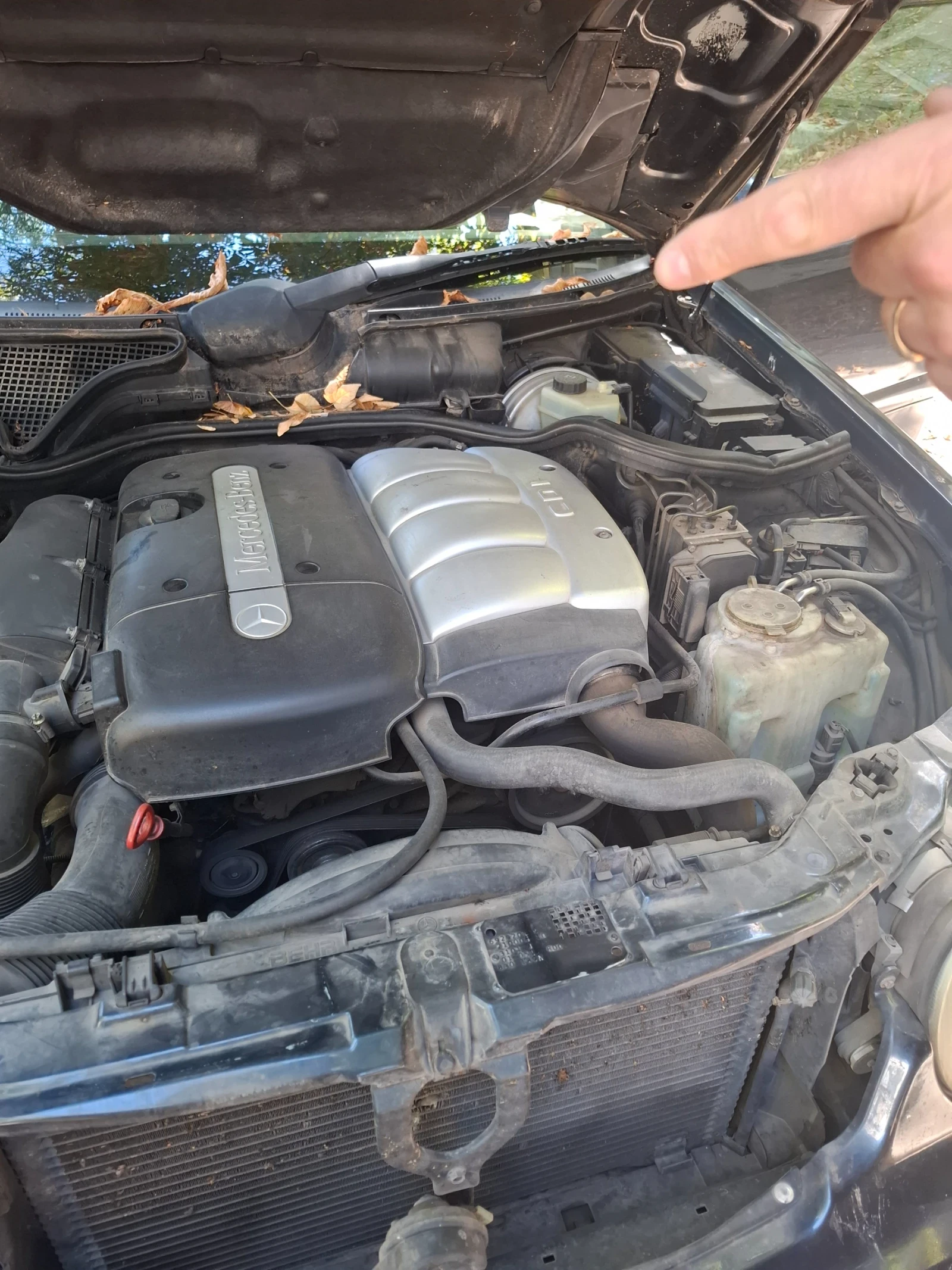 Mercedes-Benz E 220, снимка 4 - Автомобили и джипове - 54115492