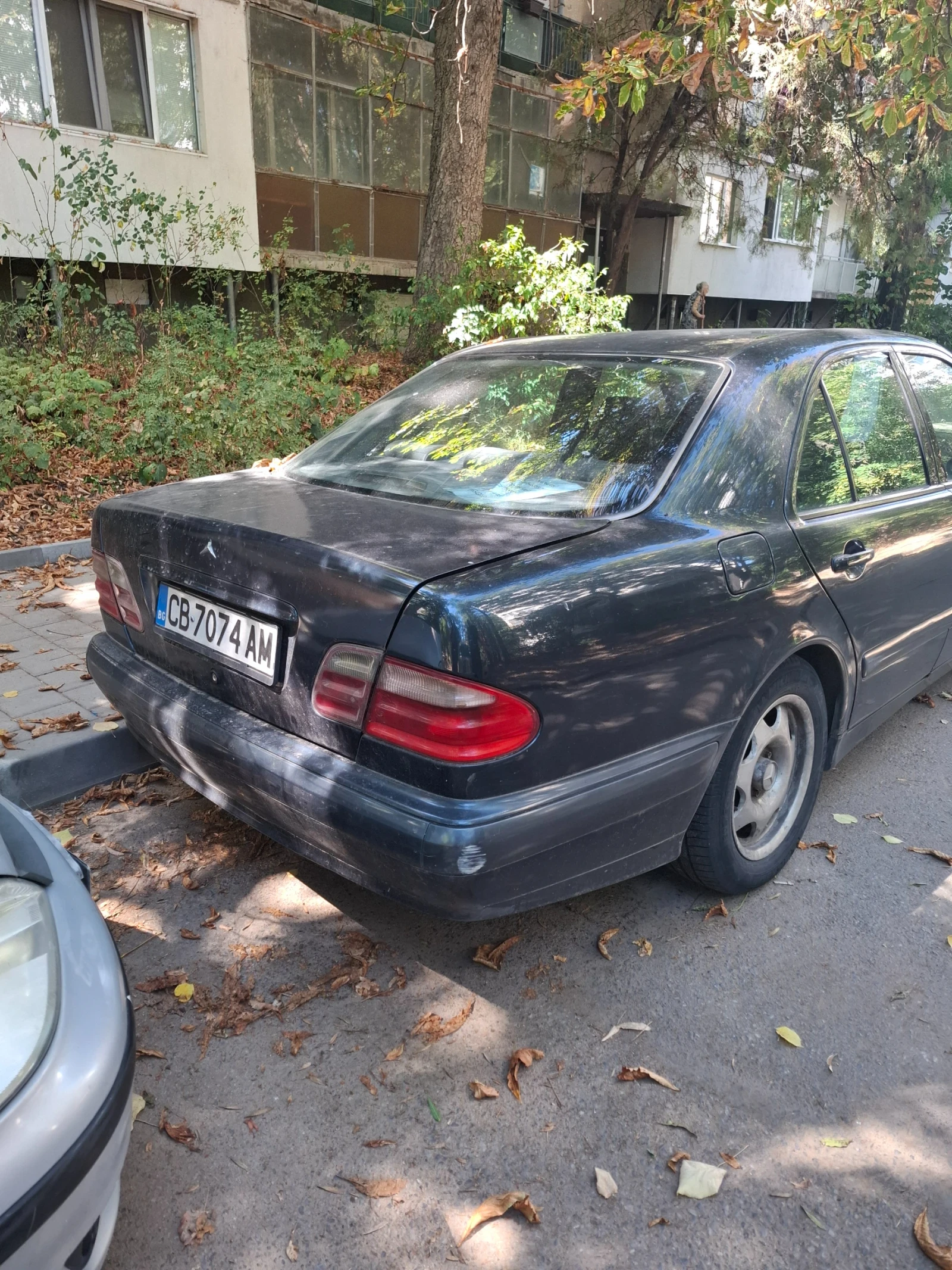 Mercedes-Benz E 220, снимка 2 - Автомобили и джипове - 54115492