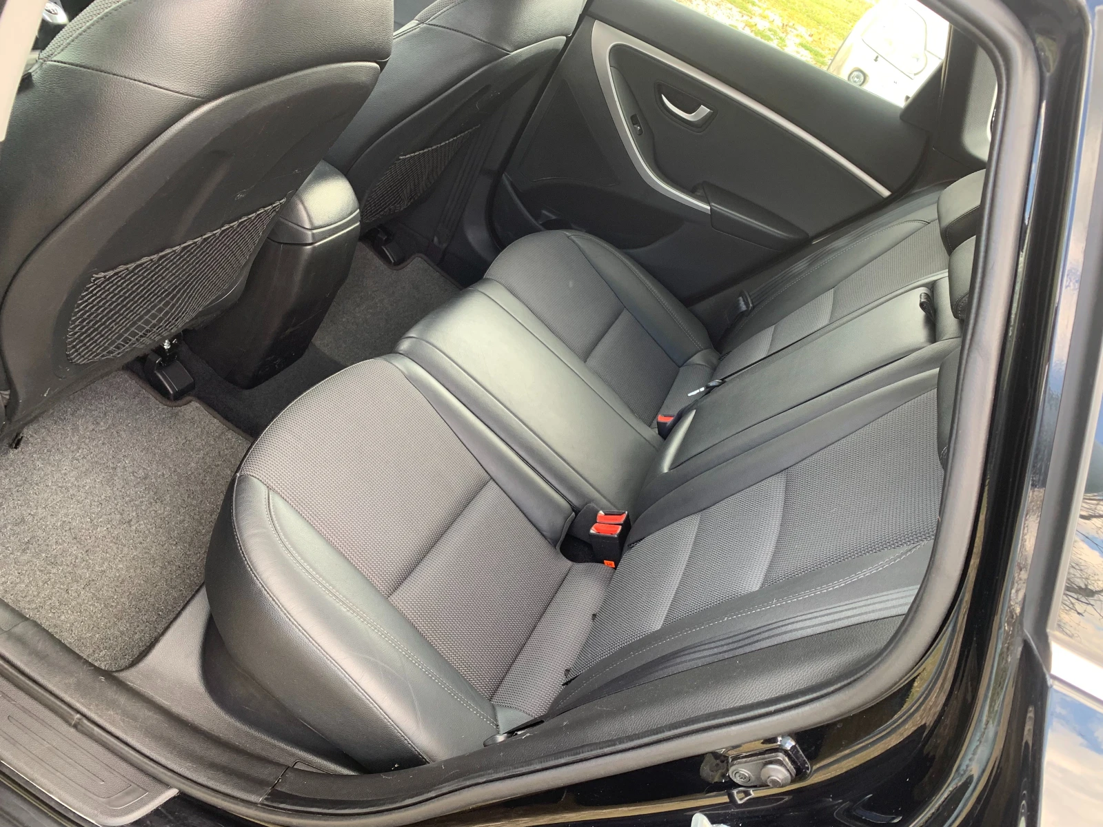 Hyundai I30 1.6iШВЕЙЦАРИЯ, снимка 8 - Автомобили и джипове - 54148578