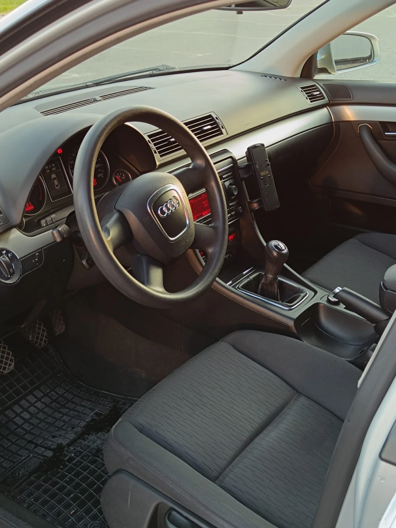 Audi A4 1.9TDI, снимка 7 - Автомобили и джипове - 54231118