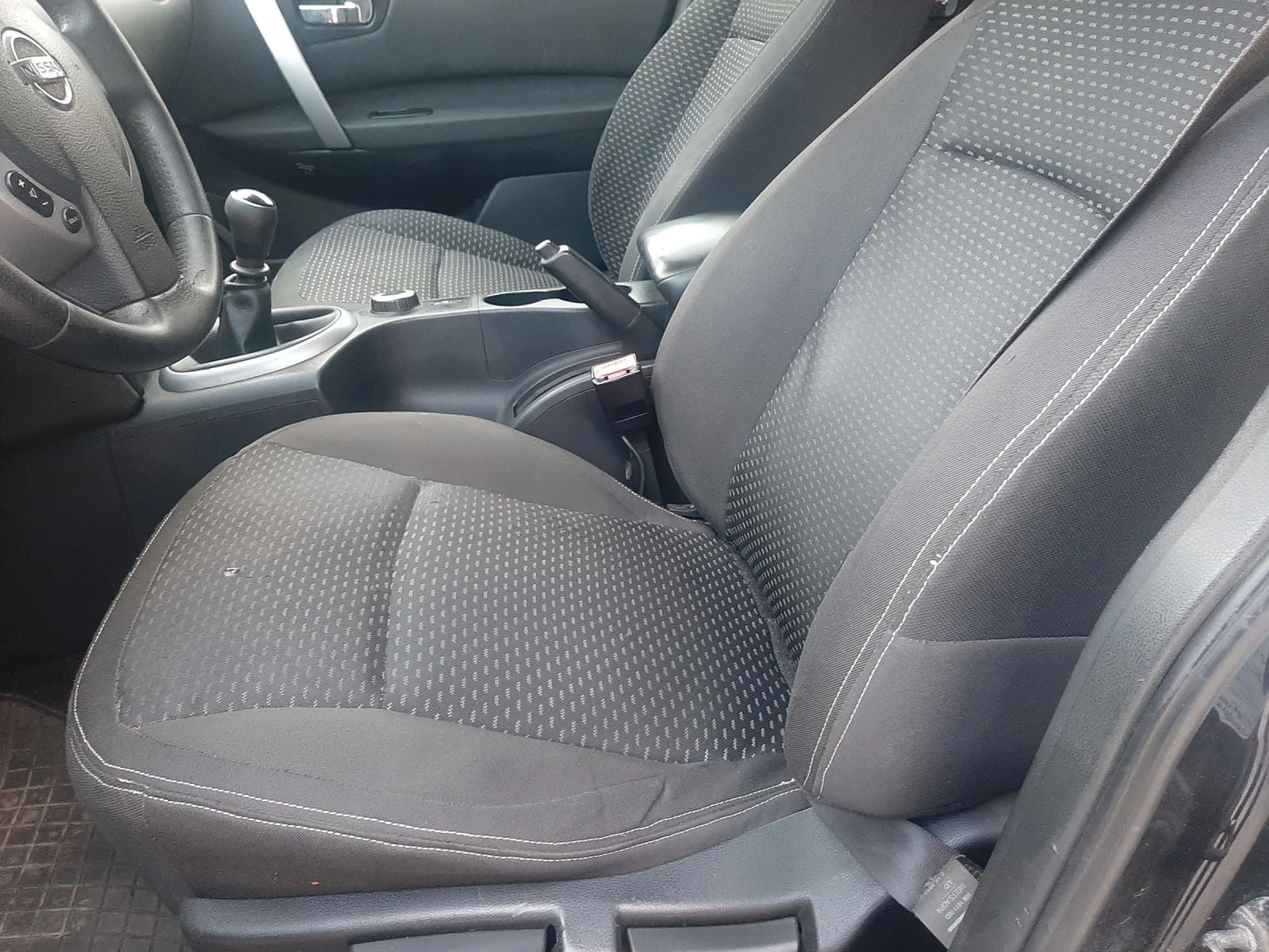 Nissan Qashqai 2.0DCI4x4 KLIMATRON, снимка 13 - Автомобили и джипове - 54355585