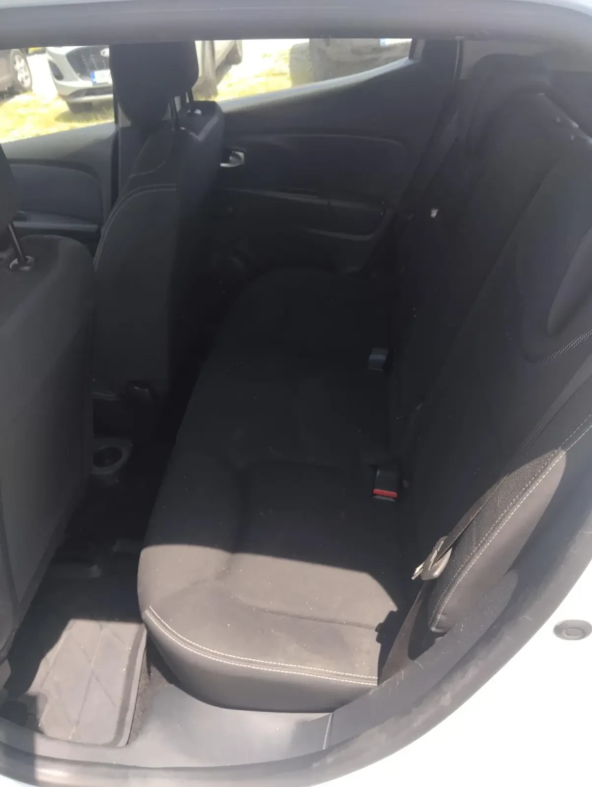 Renault Clio 1.5Dci, снимка 9 - Автомобили и джипове - 54820770