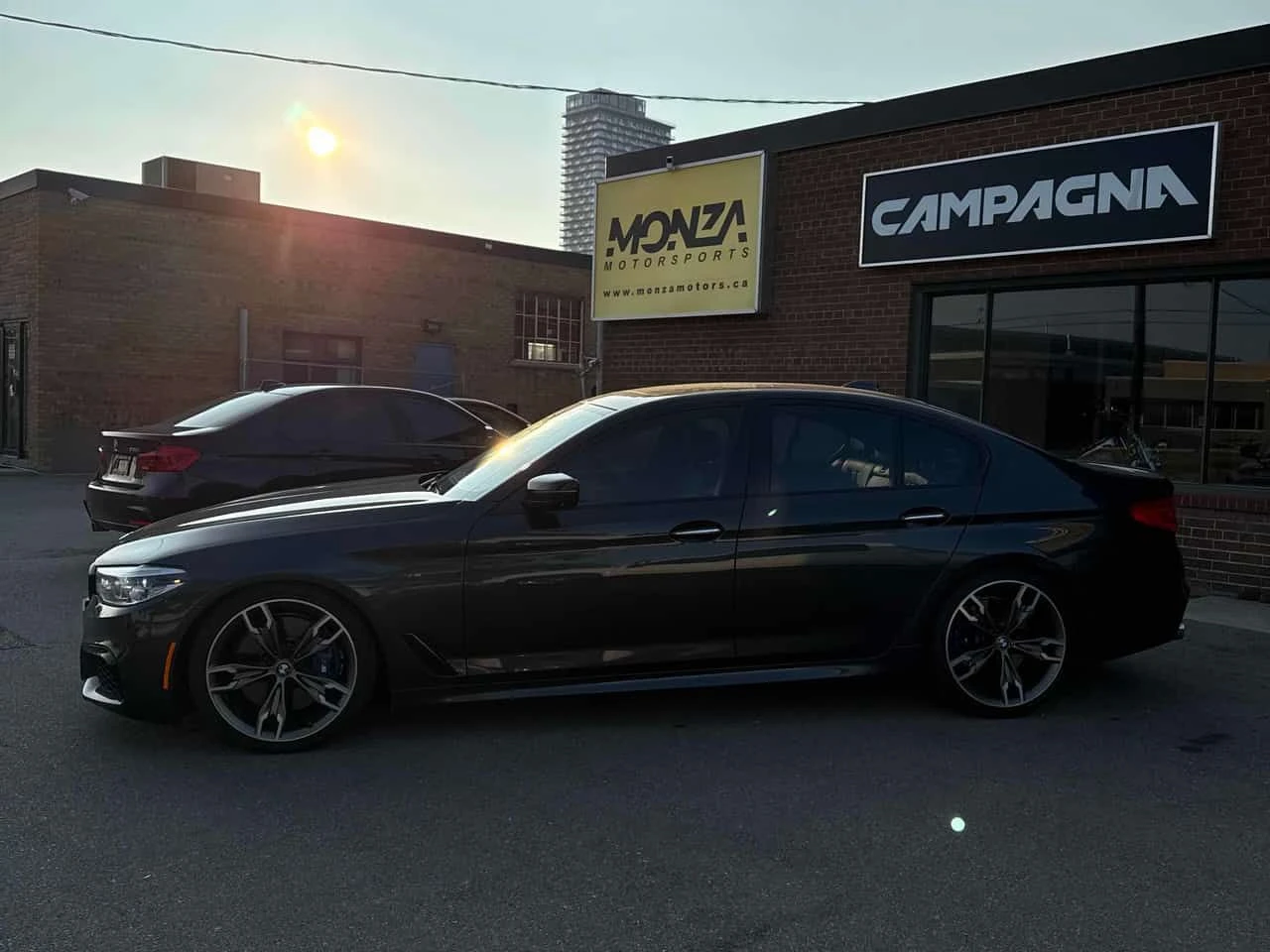 BMW 550 * M550i xDrive * CARFAX * ЦЕНА ДО БГ, снимка 2 - Автомобили и джипове - 55646259