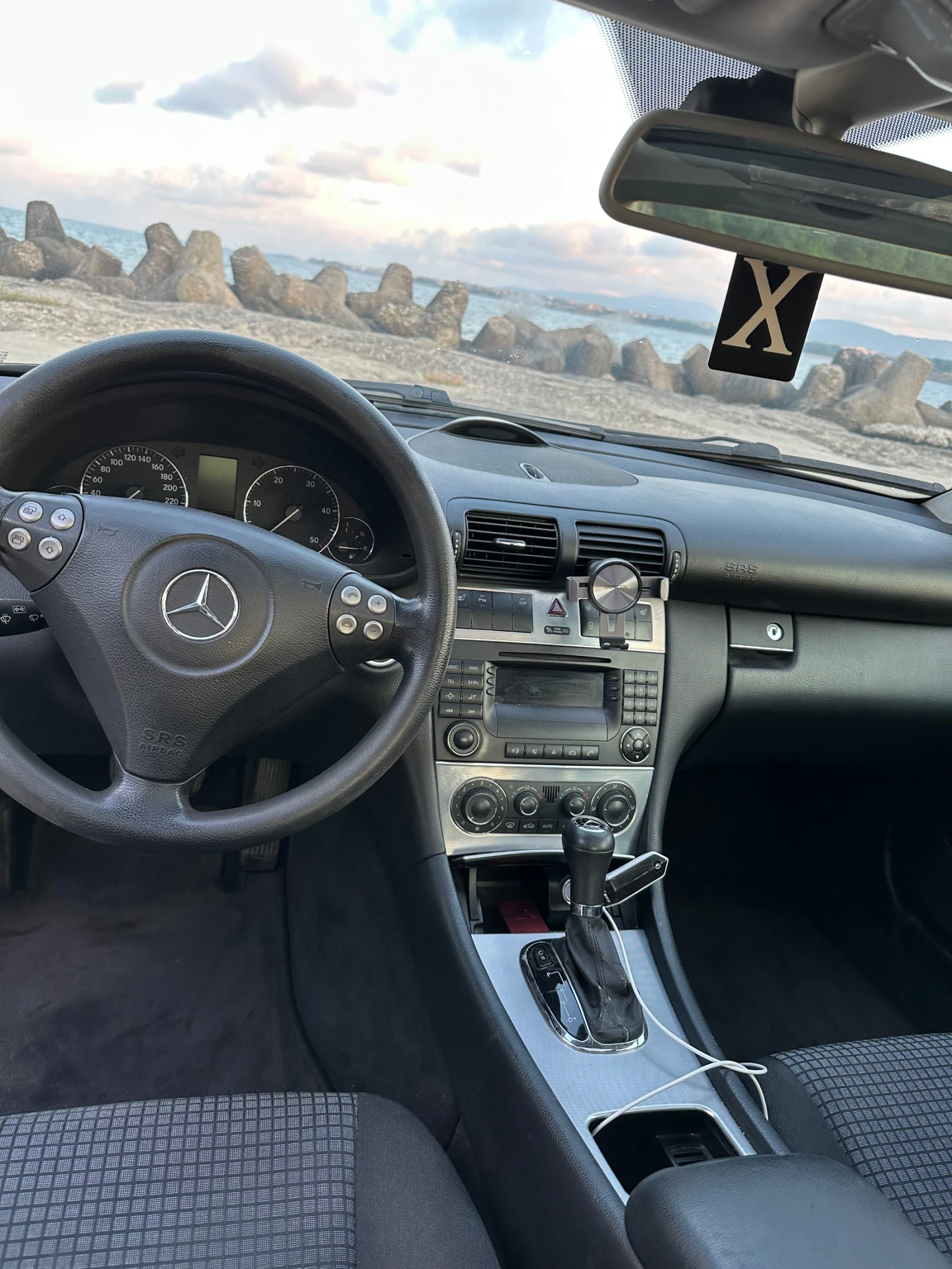 Mercedes-Benz C 220, снимка 8 - Автомобили и джипове - 55652585