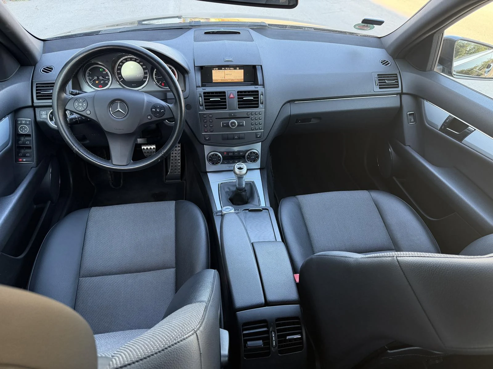 Mercedes-Benz C 220 AMG Пакет Подгрев, снимка 11 - Автомобили и джипове - 55741772