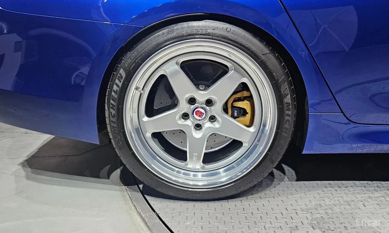 BMW M5  Sedan / Bowers & Wilkins / Автокредит , снимка 5 - Автомобили и джипове - 55949639