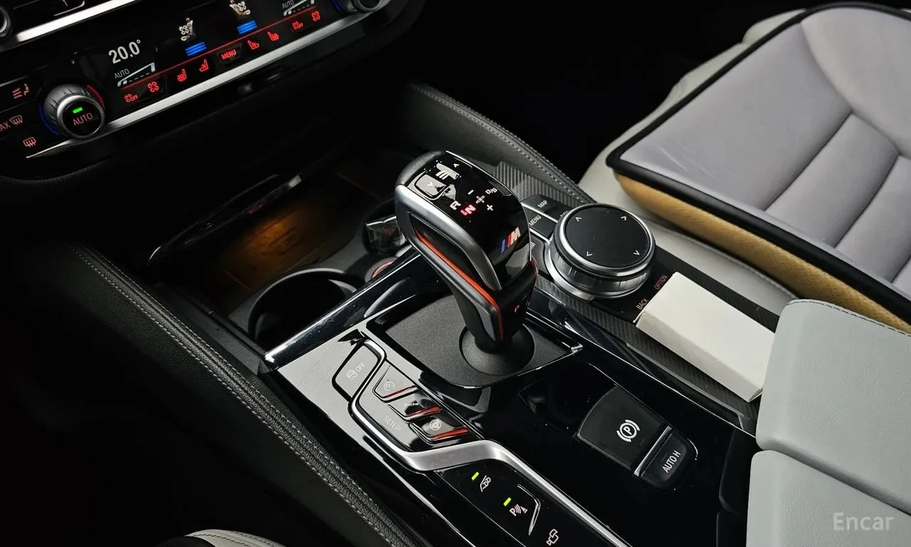 BMW M5  Sedan / Bowers & Wilkins / Автокредит , снимка 9 - Автомобили и джипове - 55949639