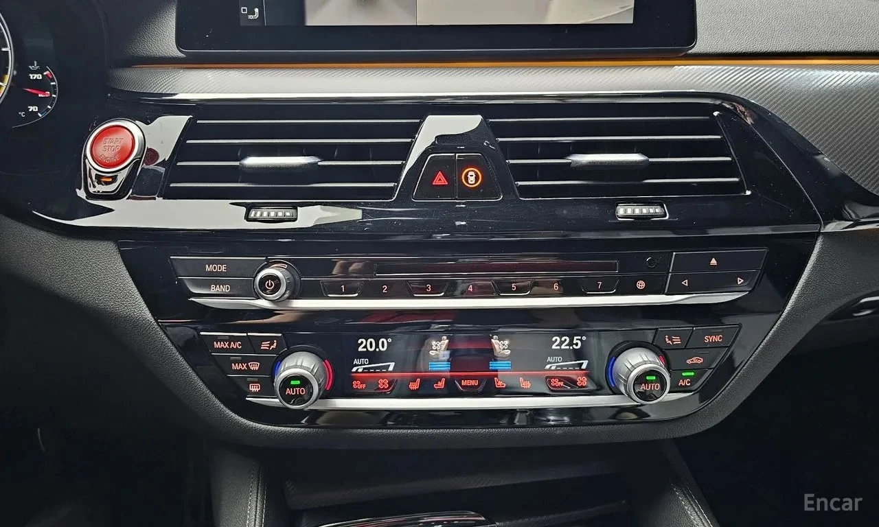 BMW M5  Sedan / Bowers & Wilkins / Автокредит , снимка 17 - Автомобили и джипове - 55949639