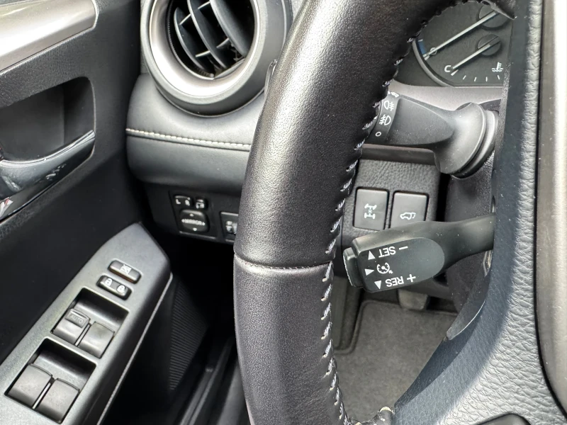 Toyota Rav4 2.0i 4X4*  ПЪЛНА СЕРВИЗНА ИСТОРИЯ В ТОЙОТА!, снимка 11 - Автомобили и джипове - 51937796