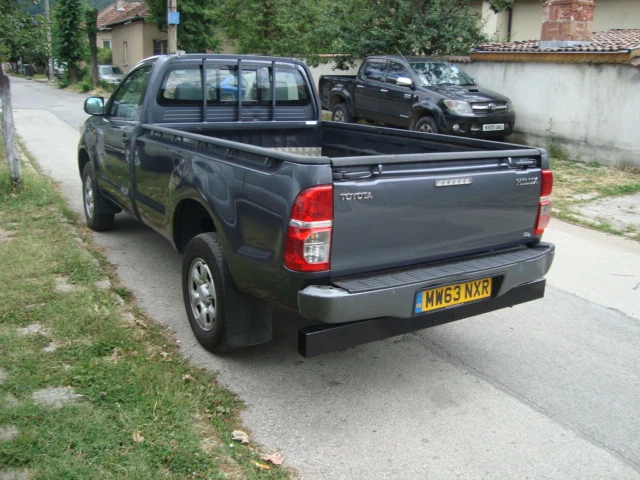 Toyota Hilux 2.5D-4D, снимка 7 - Автомобили и джипове - 48732855