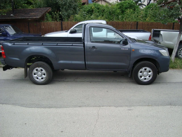 Toyota Hilux 2.5D-4D, снимка 5 - Автомобили и джипове - 48732855