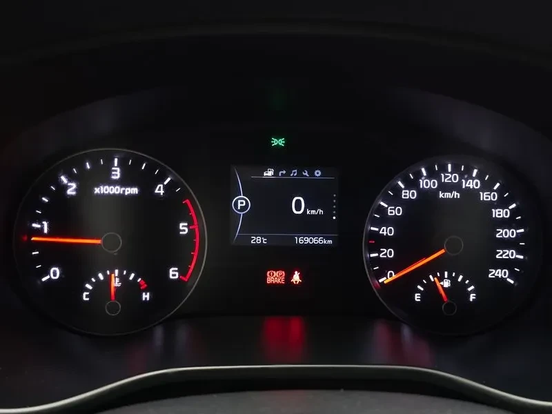 Kia Sportage 1.7 2WD, снимка 8 - Автомобили и джипове - 55789160