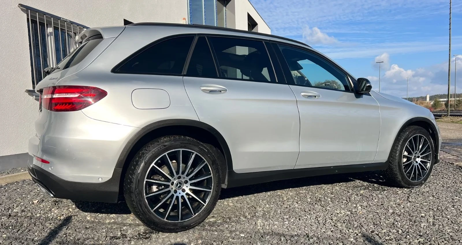 Mercedes-Benz GLC 250 AMG-PACK/ШИБИДАХ/360CAM/20КИ/204HP/4MATIC, снимка 4 - Автомобили и джипове - 54042201