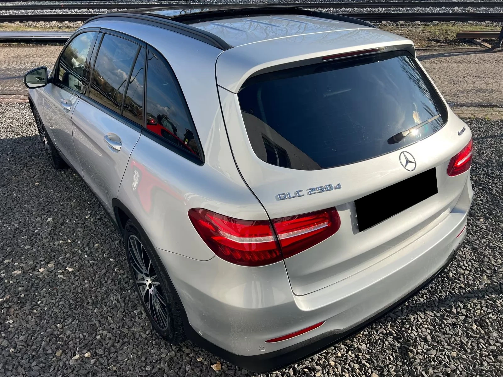 Mercedes-Benz GLC 250 AMG-PACK/ШИБИДАХ/360CAM/20КИ/204HP/4MATIC, снимка 2 - Автомобили и джипове - 54042201