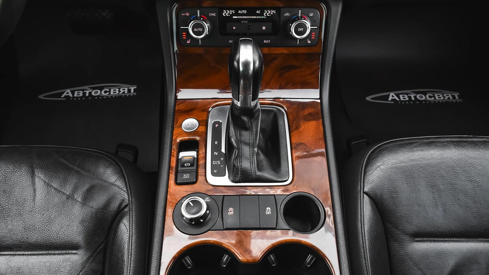 VW Touareg 3.0 TDI V6 4MOTION Automatic, снимка 12 - Автомобили и джипове - 54511225