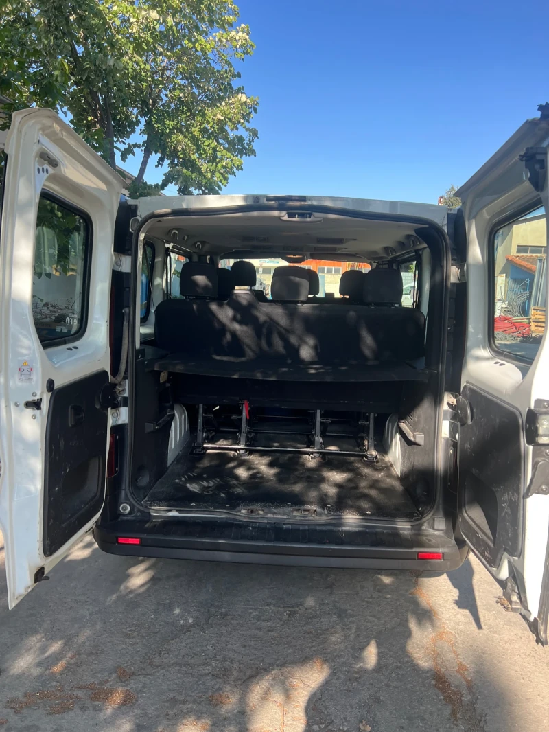 Renault Trafic, снимка 4 - Бусове и автобуси - 52349617