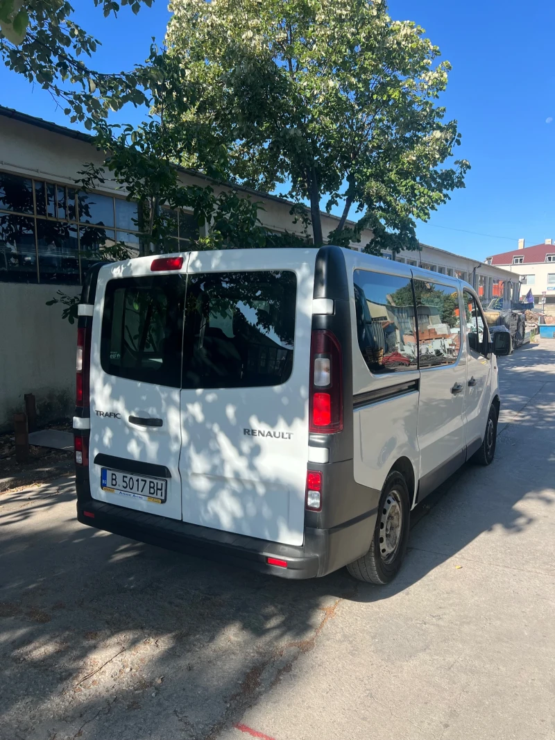 Renault Trafic, снимка 2 - Бусове и автобуси - 52349617