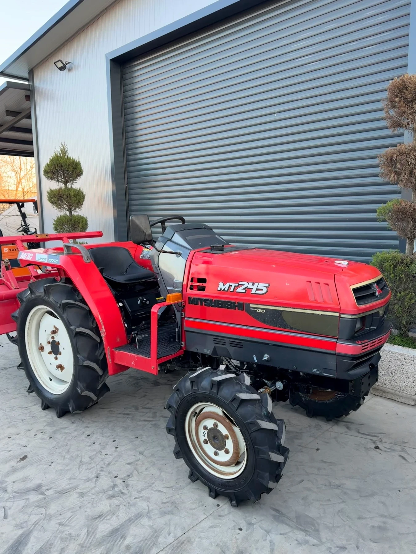 Трактор Mitsubishi MT245, снимка 4 - Селскостопанска техника - 53785597