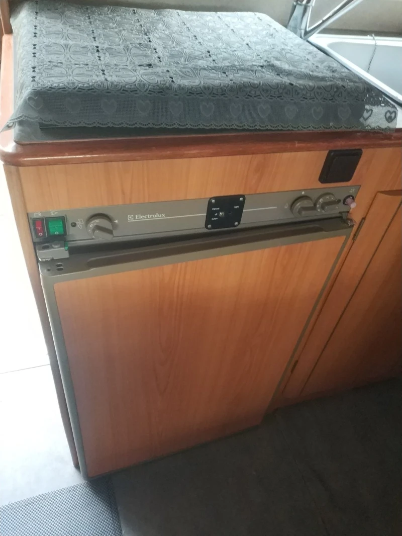 Кемпер Ford 2.5TD КЛИМАТИК, снимка 5 - Каравани и кемпери - 49725817