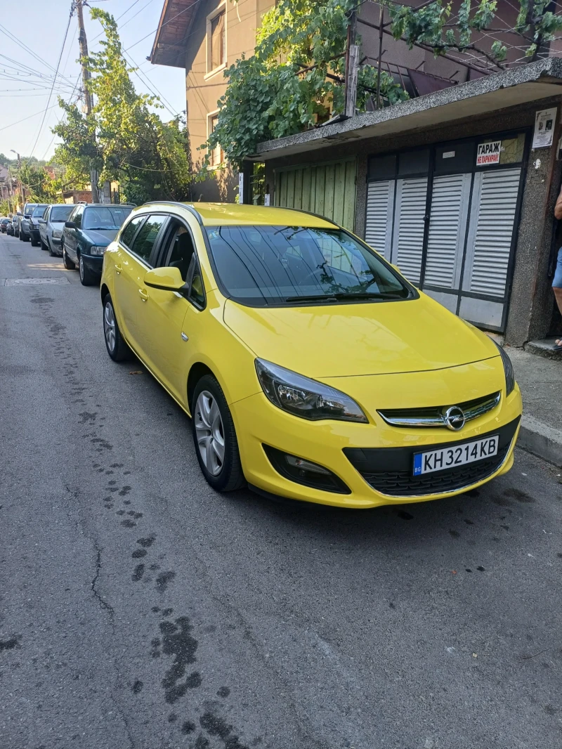 Opel Astra 1.6tdci, снимка 2 - Автомобили и джипове - 48176140