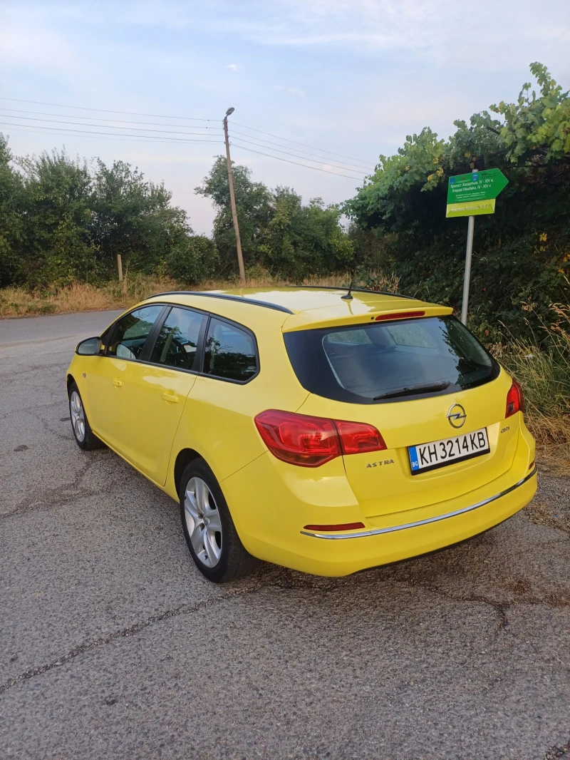 Opel Astra 1.6tdci, снимка 4 - Автомобили и джипове - 48176140