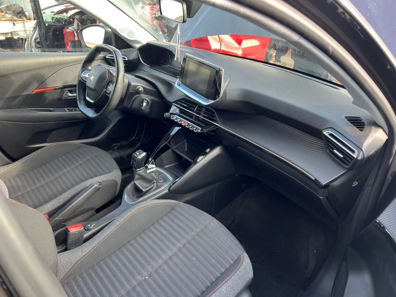 Peugeot 208 1.2i, снимка 5 - Автомобили и джипове - 48781440