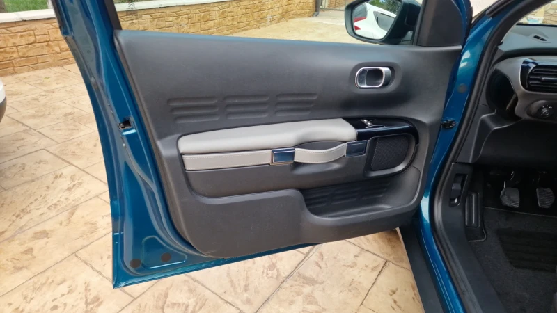 Citroen C4 Cactus 1.2T-Shine , снимка 9 - Автомобили и джипове - 52618640