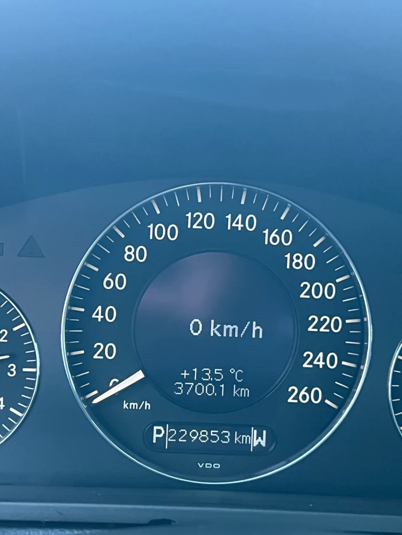 Mercedes-Benz E 220 2.2CDI, снимка 15 - Автомобили и джипове - 52574796