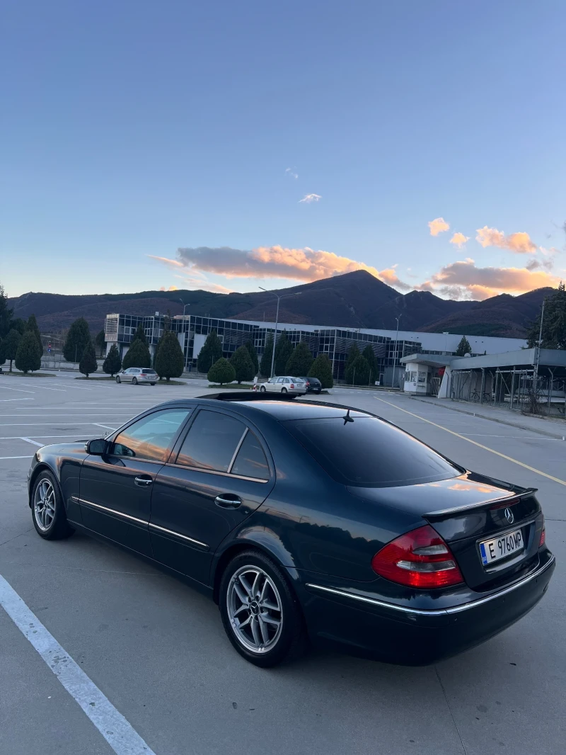 Mercedes-Benz E 220 2.2CDI, снимка 4 - Автомобили и джипове - 52574796