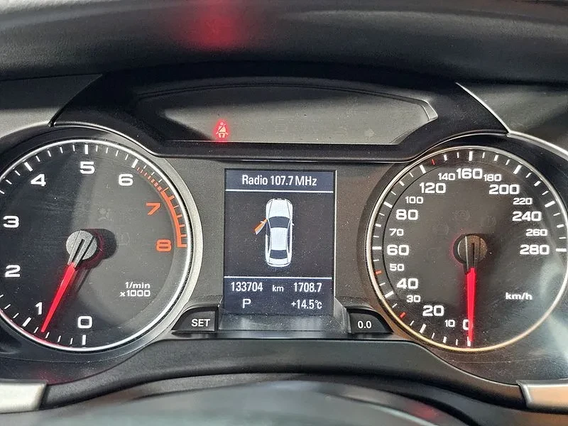 Audi A4 2.0 TFSI Quattro, снимка 8 - Автомобили и джипове - 54548607
